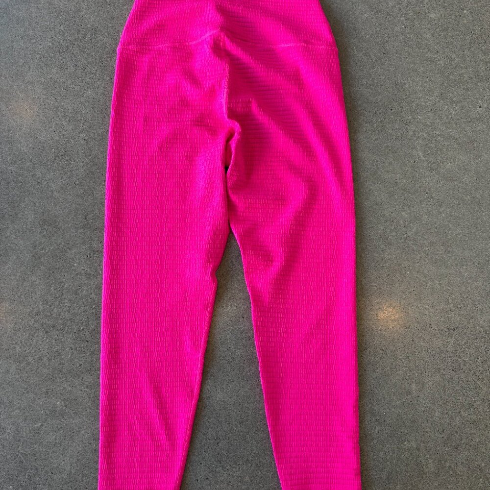 Carbon38 Ribbed Hot Pink Set (Textured) - Picture 4 of 6